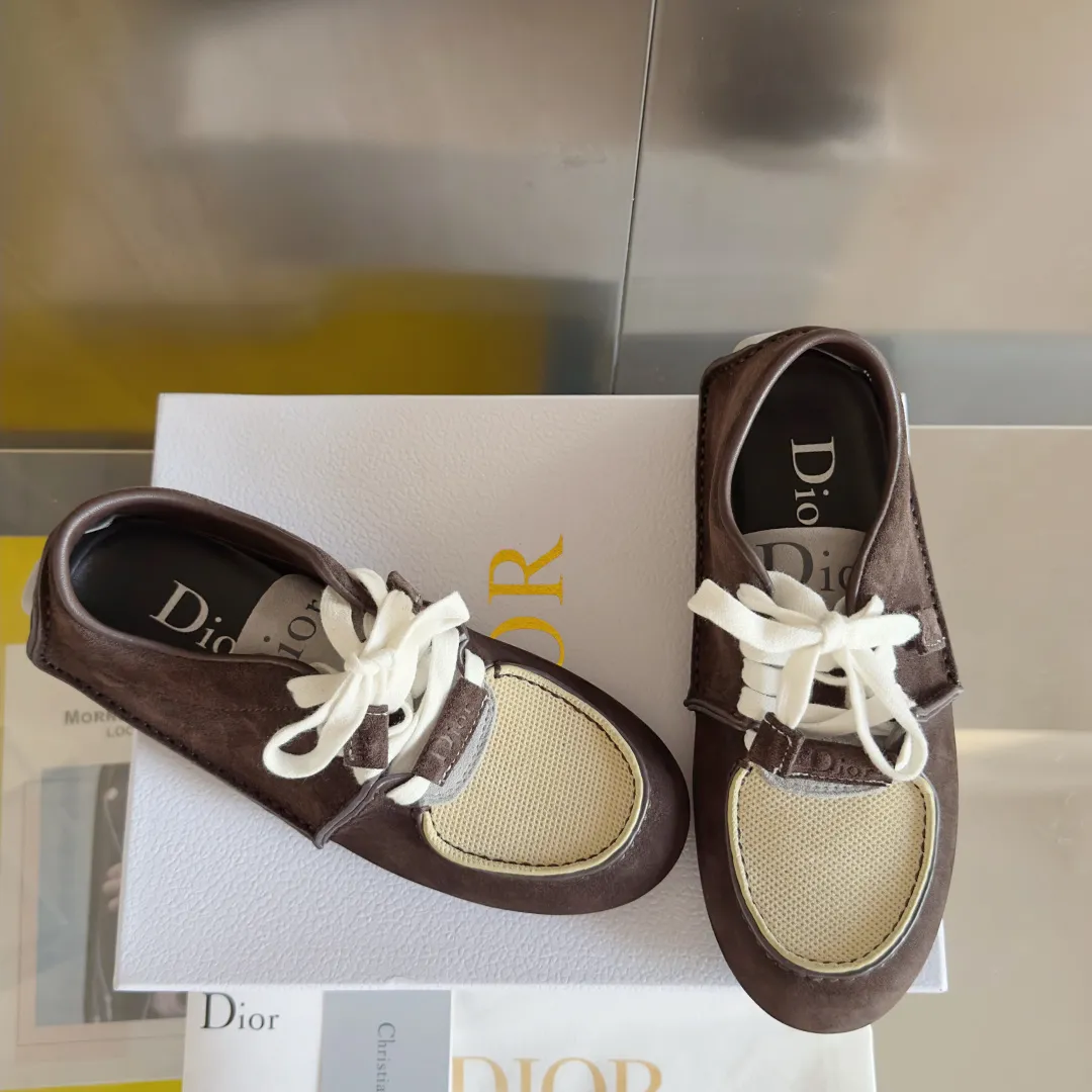 Men's shoes 💰640 Top version: Couple's Dior Roadie Series Catwalk Couple's Handmade Casual Sports Shoes Delivery Counter Exquisite Packaging🛍📦 ▪️Fabric: Original custom imported first-layer cowhide ▪️Inner lining: Original custom leather lining ▪️Sole: Original molded anti-slip rubber material ▪️Sole thickness: 2CM ▪️Size: Women's 35-40 / Men's 39-45